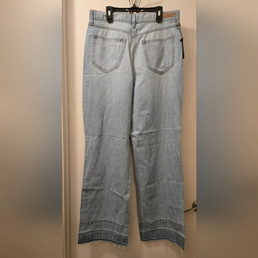Denim Vintage - Light Wash Jeans - Picture 9 of 9